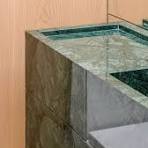 Detalhe da gaveta revestida em mármore Verde Alpi, feito para a cuba do  lavabo. , ., Detail of a drawer clad in Verde Alpi marble, designed for the  washbasin area., ., 📷 @fabiojrsevero