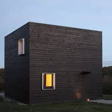 House In Normandy With Blackened Timber Walls By Beckmann N Thepe Holzwand Haus Architektur Architektur Innenarchitektur