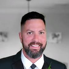 Chandra Hart's Instagram, Twitter & Facebook