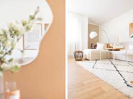 Und wenn ihr euch für eine wandfarbe entschieden habt, schaut ihr euch am besten auch gleich unseren. Alles Neu Macht Der Mai Farbe Im Wohnzimmer Fein Und Fabelhaft