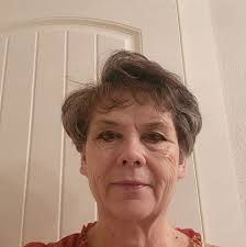 Find your next heart-stopping shade with Avon True Color. 💄