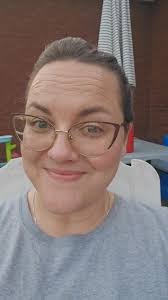 Kelly Ratcliff's Instagram, Twitter & Facebook