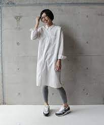 羽織にも1枚でも ロングシャツ シャツワンピースの素敵な着こなし キナリノ ロングシャツ シャツワンピース ロングシャツ コーデ