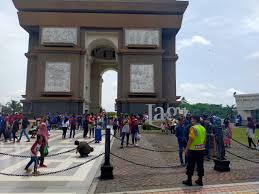 Check spelling or type a new query. Cegah Kejahatan Di Monumen Gumul Anggota Polsubsektor Ngasem Polres Kediri Patroli Cipta Kondisi Tribrata News Kediri