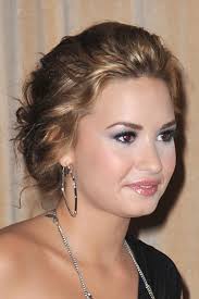 Demi Lovato's Hairstyles & Hair Colors