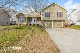 1224 NE Country Ln, Lee's Summit, MO 64086