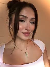 Alannah Bennett's Instagram, Twitter & Facebook