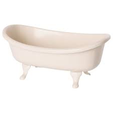This double slipper tub boasts a large sitting area with sloped ends that provide comfortable reclining from either end. Maileg Bathtub Vintage Mini Rocket Toys