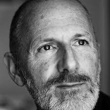 Leslie Thurston's Instagram, Twitter & Facebook