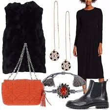 Adoro Questo Outfit Perche E Super Modaiolo Gilet Di Pelliccia Da Indossare Sopra All Abito Longuette Nero Gli Accessori Comp Outfit Abiti Gilet Di Pelliccia