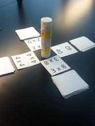 Jungle Speed Tafels Spel Gebaseerd Op Jungle Speed Om De Tafels In Te Oefenen Elke Speler Heeft Een Pakje Kaarten Hoofdrekenen Wiskunde Wiskunde Spelletjes