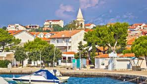 L'immobile è composto da un. Vacanza Low Cost Sull Isola Di Pag In Croazia Tra Spiagge E Dj Set Siviaggia