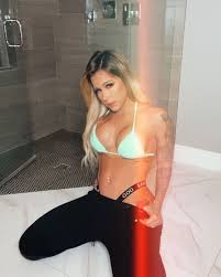 Daniela Andrea - Free pics, galleries & more at Babepedia