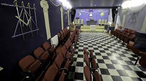 Grande loge de l'alliance maçonnique française. Francs Macons Combien Sont Ils Derriere La Porte Du Temple