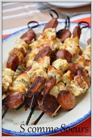 Brochettes De Poulet A La Saucisse De Morteau Sauce Cancoillotte Brochette Poulet Recette De Plat Saucisse De Morteau