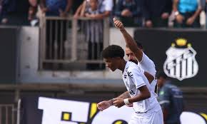 Juninho "aposenta" Robinho Jr e muda nome na camisa do Santos