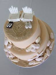 Featuring patterns of surfboards, palm trees and beach balls, our disposable plates, paper cups and cocktail napkins are perfect for serving fruit salad, barbecue skewers and cool, refreshing beverages at your outdoor or indoor beach party. Modern Wedding Cakes For The Holiday Wedding Cake Decorations Beach Theme