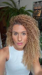 Essa é a publicação mais importante que eu já postei desde que abri minha  conta no Instagram em 2012, Sim, eu estou num processo de transição de  gênero e me reconhecendo a cada dia como uma mulher ...