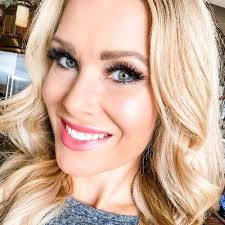 Melissa Parker's Instagram, Twitter & Facebook