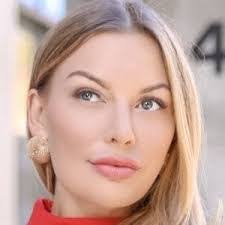 Anna Bey's Instagram, Twitter & Facebook