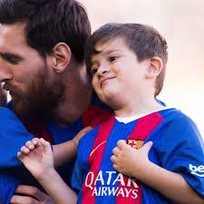 The age difference between ronaldo and messi is the same as of ronaldo jnr and thiago messi 869 days which means thiago messi is going to fuckkk ronaldo jnr up anyday anytime just the way his daddy is fuckkking penaldo up. Thiago Messi Startseite Facebook