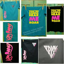 I'm going to help you with your every day display struggle: 9 Merch Booth Ideas Shirt Display Merchandising Displays Craft Booth