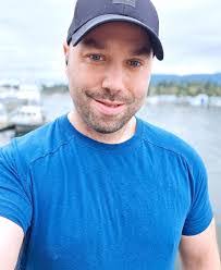 Starlyn Robinson's Instagram, Twitter & Facebook