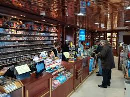 Snc handsaeme la chaise au plafond, société en nom collectif, au capital social de 366000,00 euro, dont le siège social est situé au 188 av d epernay, 51100 reims, immatriculée au registre du commerce et des sociétés de reims sous le numéro 403942675 représentée par mme florence handsaeme agissant et ayant les pouvoirs nécessaires en. Reims La Chaise Au Plafond