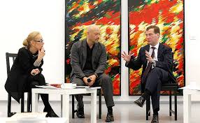 A Heist Debate in the Museum