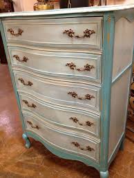 nice way to highlight the style of this dresser good ju ju