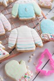 I used 1 egg white, 1 cup confectioner's sugar and 1/4 tsp cream of tartar and the results were most excellent on sugar cookies. Sugar Cookies With Royal Icing Cup Of Ambition