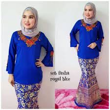 Kumpulan model kebaya modern terbaru, model kebaya wisuda, kebaya muslim, kebaya pernikahan, kebaya perkawinan, kebaya muslim dian pelangi, kebaya jawa, kebaya anak muda, kebaya pertunangan, model kebaya modis terbaru, trend baju kebaya modern. 25 Trend Terbaru Baju Kurung Moden Kain Duyung Little One Scandles