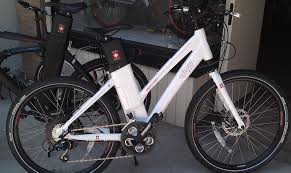 Black And White Bike Color The Eflow Comes In 3 Men S Sizes Matte Black Color Only And 2 Women S Sizes Gloss White Only Brio Electric Bikes Monrovia C Electric Bike My Ride Bike