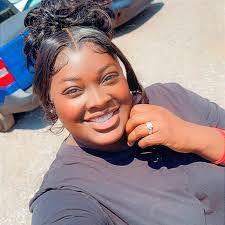 Carmen Betts's Instagram, Twitter & Facebook