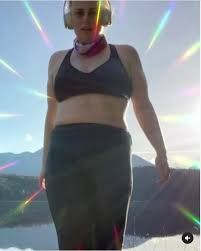 Rebel wilson fitness and nutrition routine in 2020. Rebel Wilson 40 Posts Toned Abs Pic And A Mood Boosting Tip
