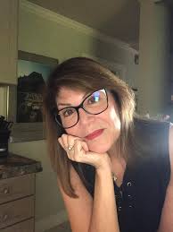 Hello everyone This was me when we did our first daytime session back in  2015, and this is me now! In the tenth month of 2015, my life changed  forever, I lost