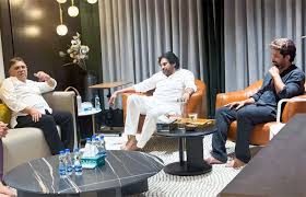 Pawan Kalyan: 'అల్లు' కుటుంబాన్ని పరామర్శించిన పవన్‌ కల్యాణ్‌ | pawan-kalyan -visits-allu-arjun-house