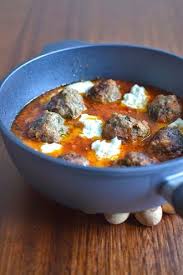 Simple Comme Des Boulettes Aux Epinards Et A La Tomate Recettes De Cuisine Recette Boulettes De Viande Recette Epinards