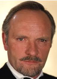 Джулиан Гловер