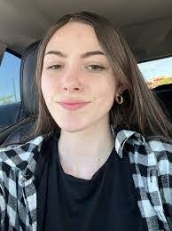 Beverly Weigel's Instagram, Twitter & Facebook