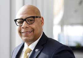 Seattle has a new police chief: Shon Barnes