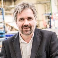 300+ profilů „Danny“