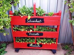 Diy Vertical Pallet Vegetable Garden On Wheels Easy Pallet Ideas