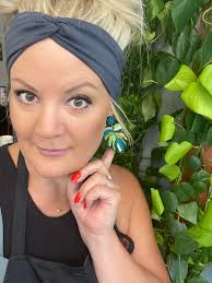 Finding a last pair of earrings in a store