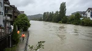 In zusammenarbeit mit der stiftung cerebral bietet tcs camping auf ausgesuchten campingplätzen barrierefreie bungalows an. Unwetter In Der Schweiz Vierwaldstattersee Wird Fur Wassersport Freigegeben News Srf