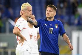 Vor dem 1:0 für italien will ciro immobile einen elfmeter herausholen. Schweizer Nati Uberfordert 0 3 Gegen Italien Im Zweiten Em Spiel