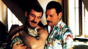 Freddie mercury, who majored in stardom while giving new meaning to the word showmanship, left a legacy of songs, which will never lose their stature as a major hollywood movie about freddie and queen, produced by gk films, robert de niro's tribeca productions and queen films is expected to. Jim Hutton El Hombre Que Acompano A Freddie Mercury Hasta El Final Infobae