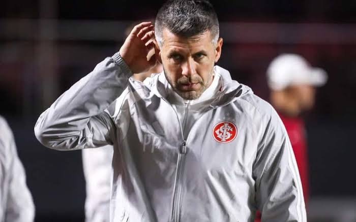 Internacional anuncia demiss&atilde;o de Paulo Pezzolano