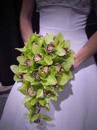 Best delivered for special occasions, this discount high end floral arrangement is guaranteed to make them ooo and ahh. Google Image Result For Http 4 Bp Blogspot Com U56yhynhdxy S852yh4n0yi Aaaaaaaaawc Wjdgztlfr Purple And Green Wedding Green Wedding Bouquet Wedding Bouquets