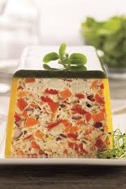 Entrees Froides 6 Bonnes Idees Pour Le Jour J En 2020 Terrine De Legumes Entrees Froides Plat En Terre Cuite